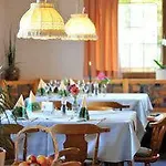 Landgasthof Linde - Restaurant Beliebt Bei Einheimischen Penzion