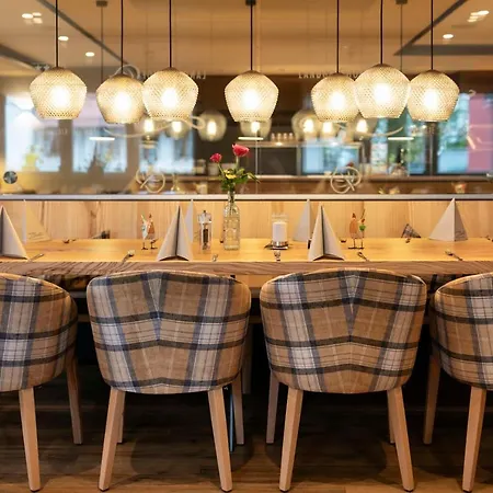 Landgasthof Linde - In Ruhiger, Laendlicher Umgebung イン デッゲンハウザータール