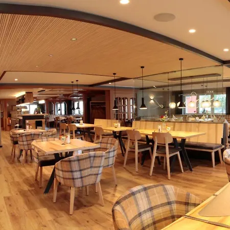 Landgasthof Linde - In Ruhiger, Laendlicher Umgebung デッゲンハウザータール