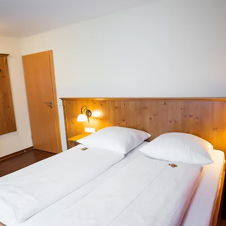 Landgasthof Linde - In Ruhiger, Laendlicher Umgebung デッゲンハウザータール