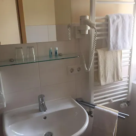 Landgasthof Linde - In Ruhiger, Laendlicher Umgebung Herberg