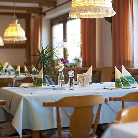 Landgasthof Linde - In Ruhiger, Laendlicher Umgebung デッゲンハウザータール