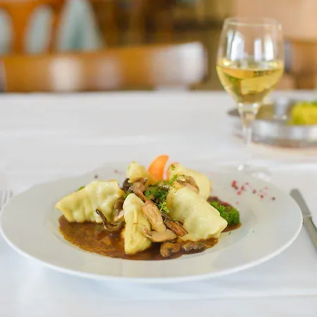 Herberg Landgasthof Linde - In Ruhiger, Laendlicher Umgebung Deggenhausertal