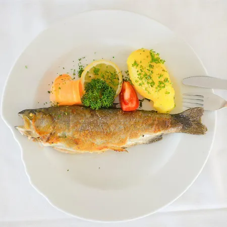 Landgasthof Linde - In Ruhiger, Laendlicher Umgebung イン