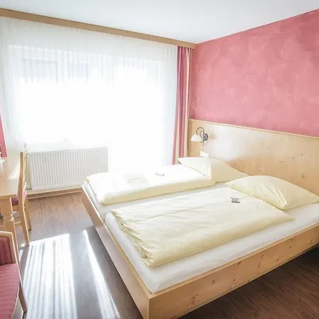 Landgasthof Linde - In Ruhiger, Laendlicher Umgebung イン 3*