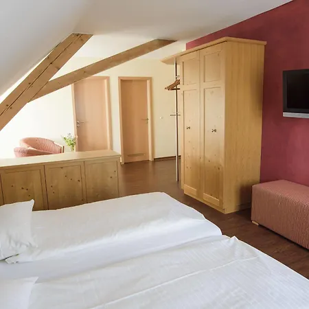 Herberg Landgasthof Linde - In Ruhiger, Laendlicher Umgebung