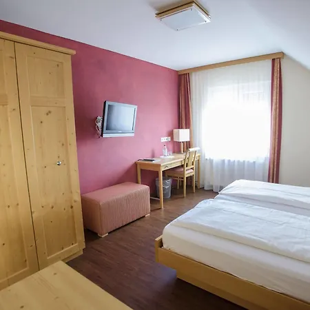 Herberg Landgasthof Linde - In Ruhiger, Laendlicher Umgebung